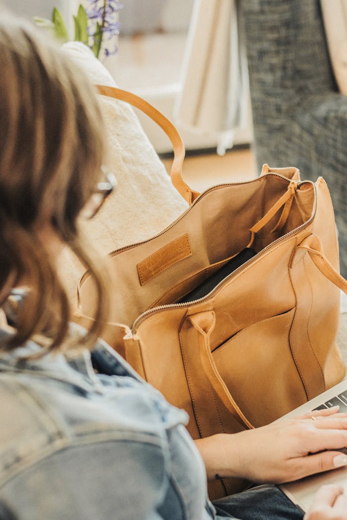 A stylish leather tote bag perfect for laptops and daily fashion needs.